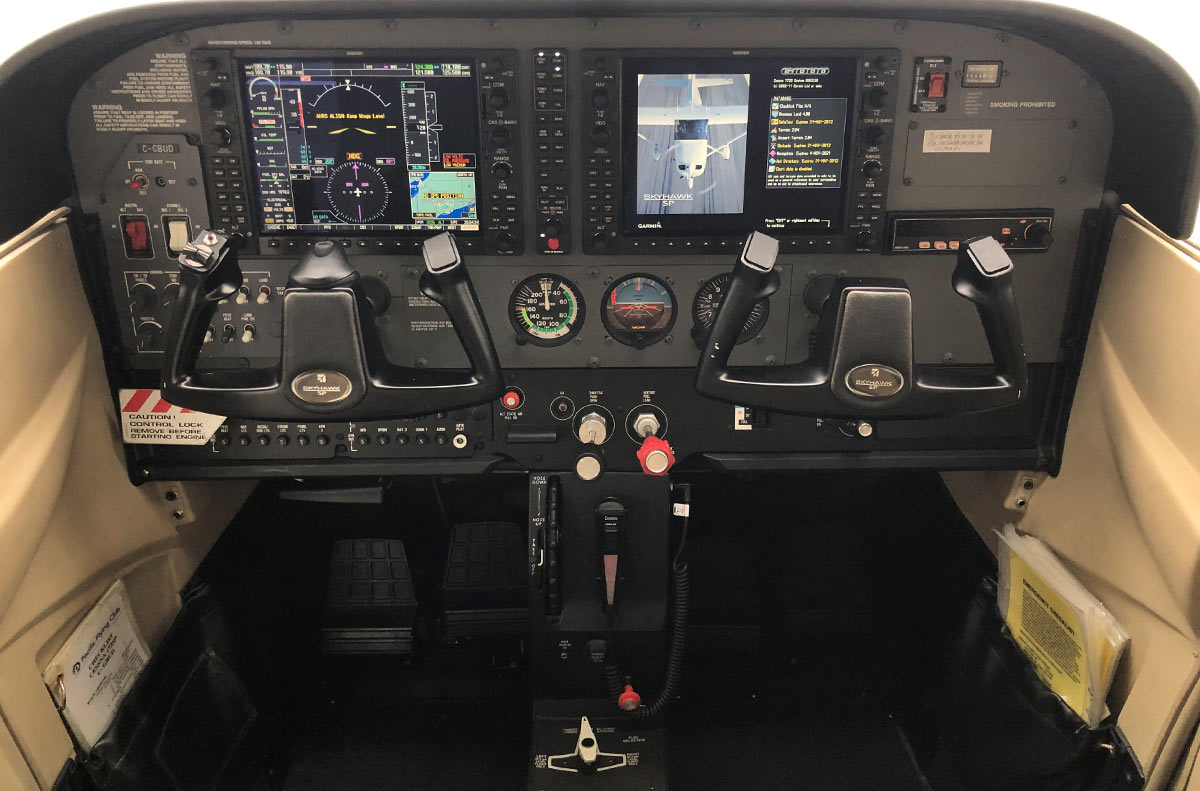 Cesna-172-C-GBUD-cockpit