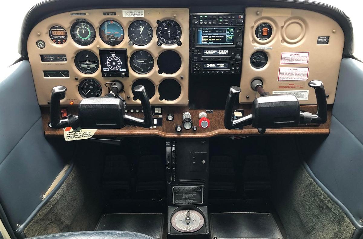 Cesna-172-C-GPGG-cockpit