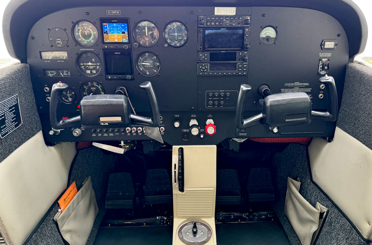 Cessna 172 C-GPFW cockpit